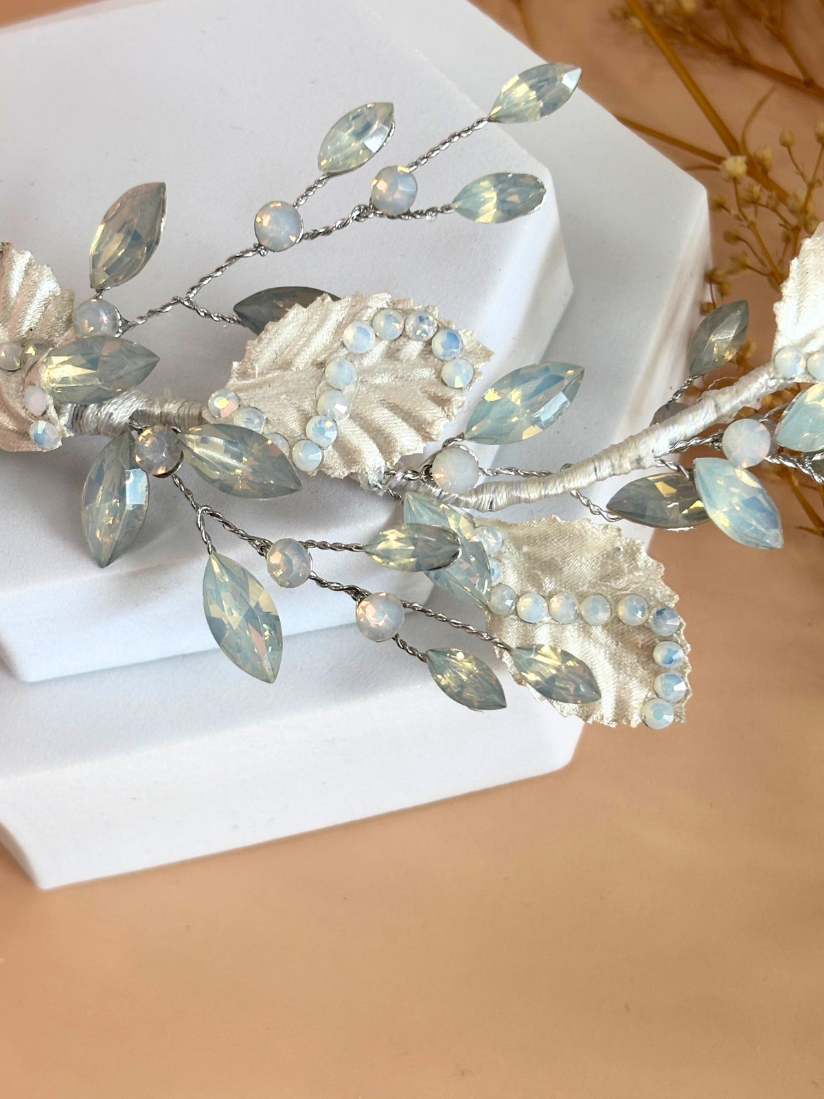 Tiara opalo